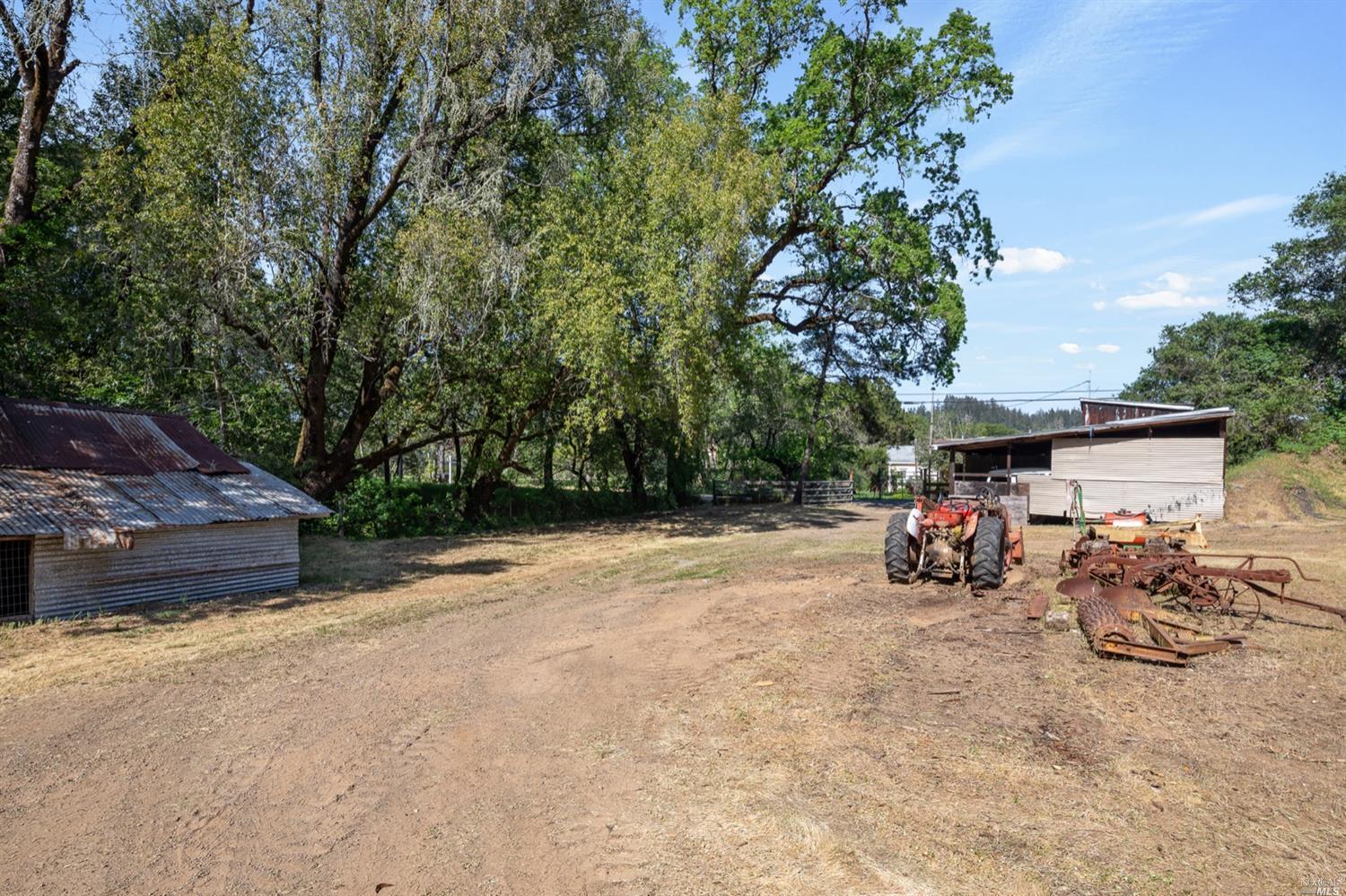 2149-2150 W Dry Creek Rd