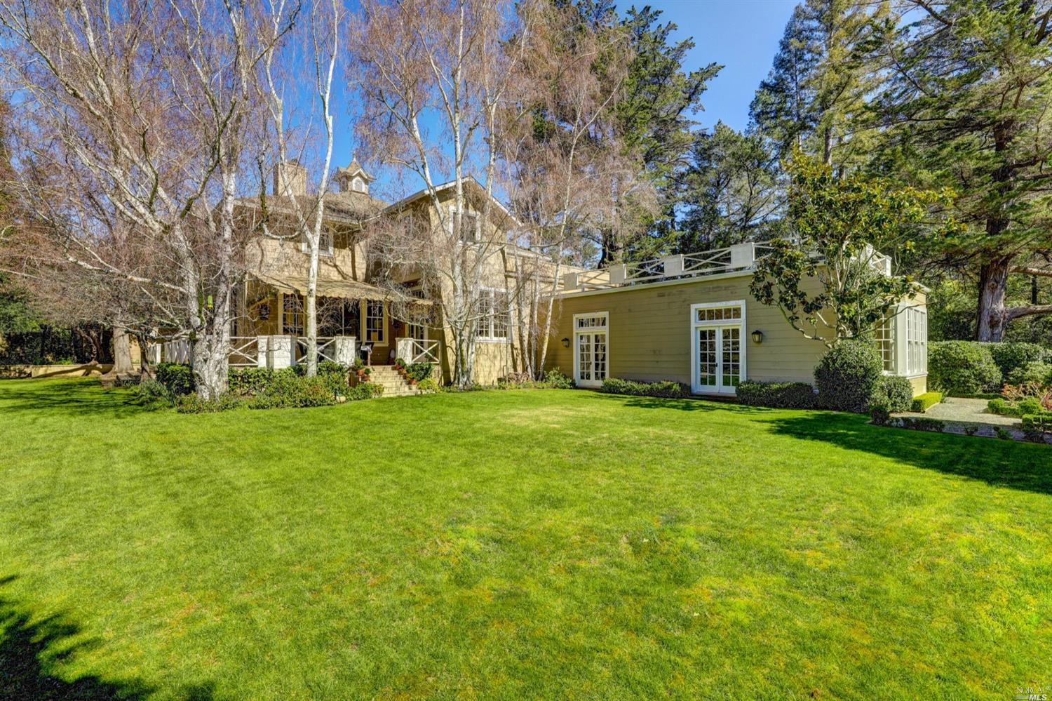 8 Laurel Way