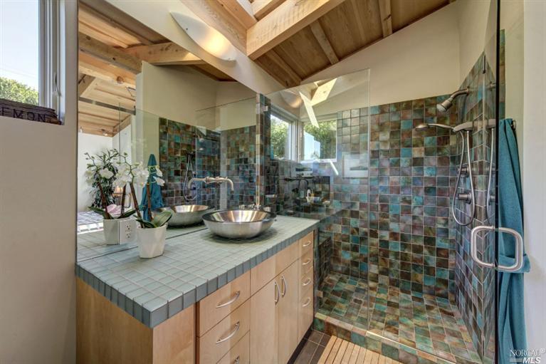 5164 Paradise Drive