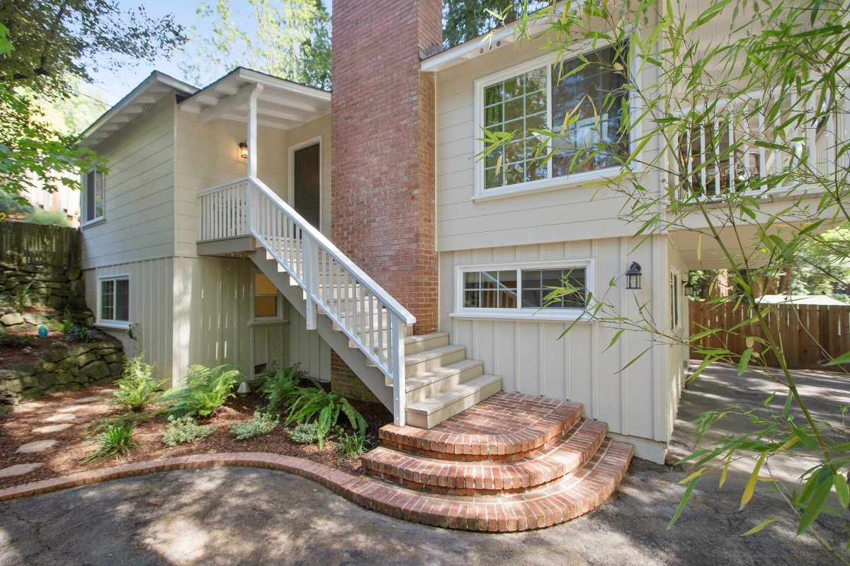124 W Blithedale