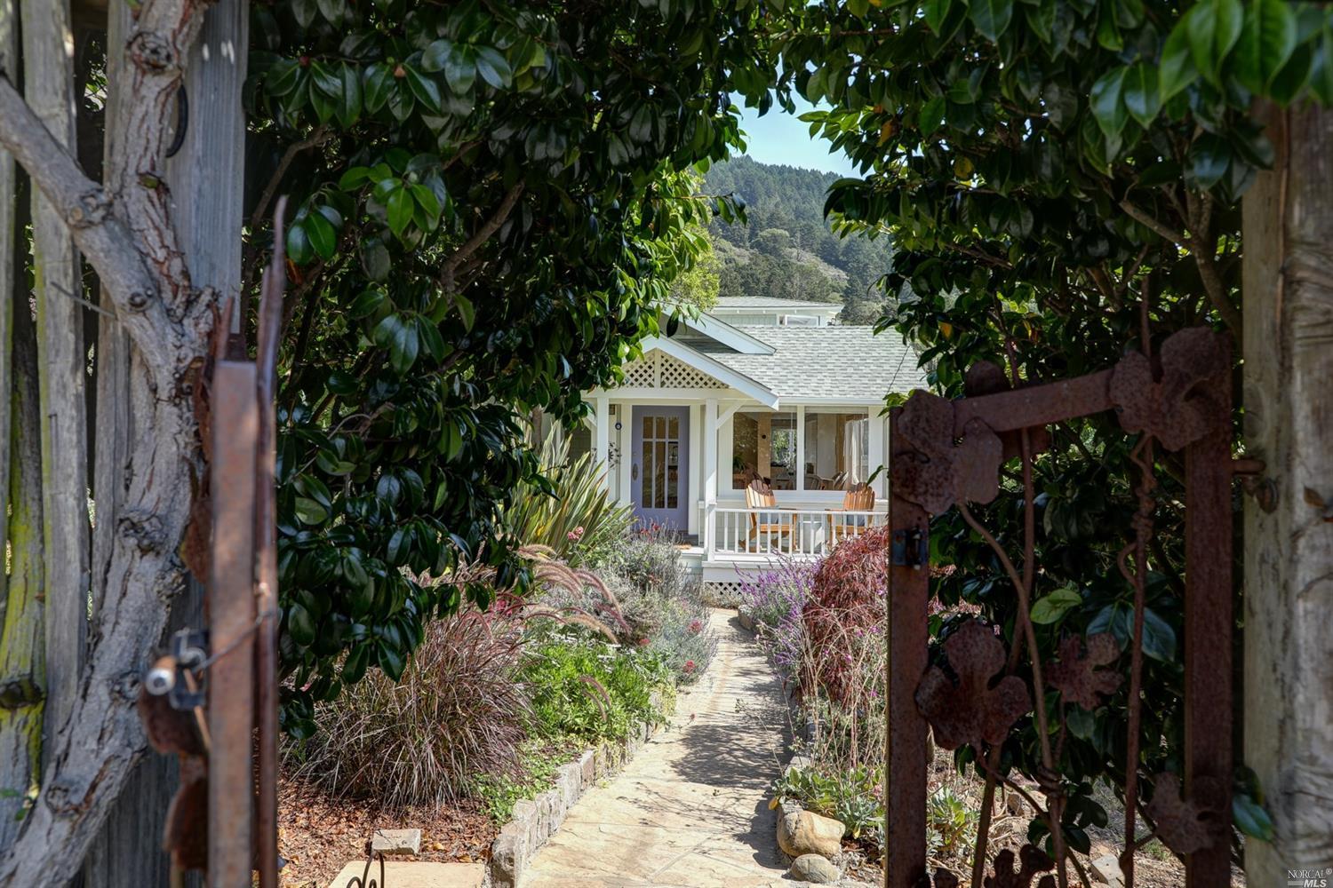 40  Laurel Ave