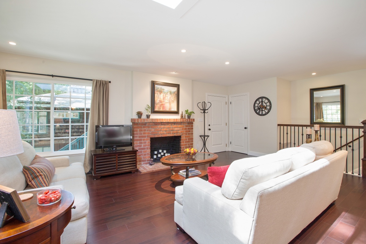 124 W Blithedale