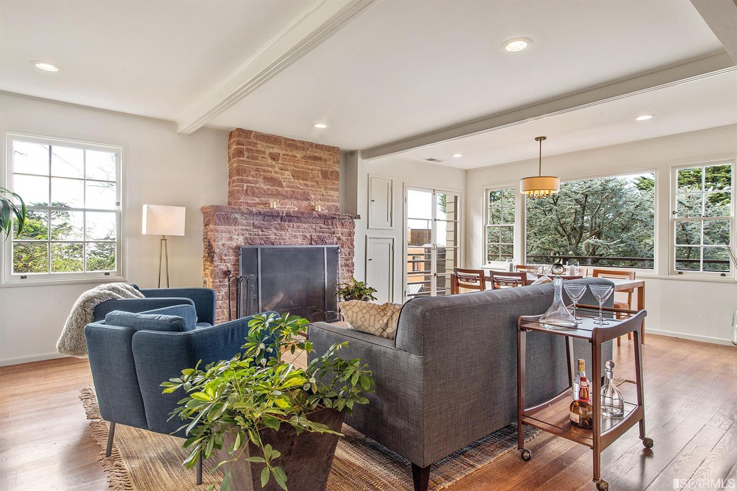 140 Edgehill Way