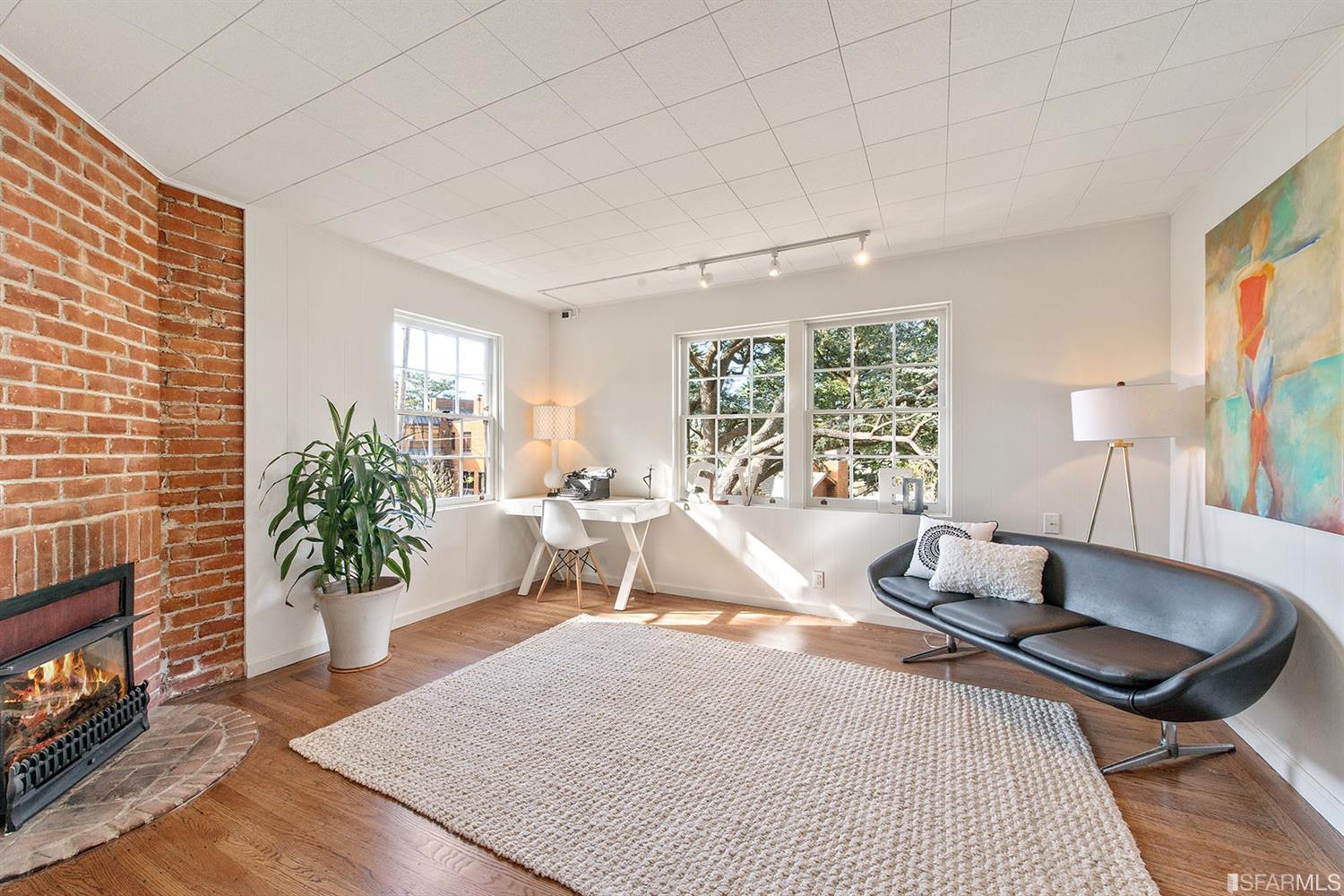 140 Edgehill Way
