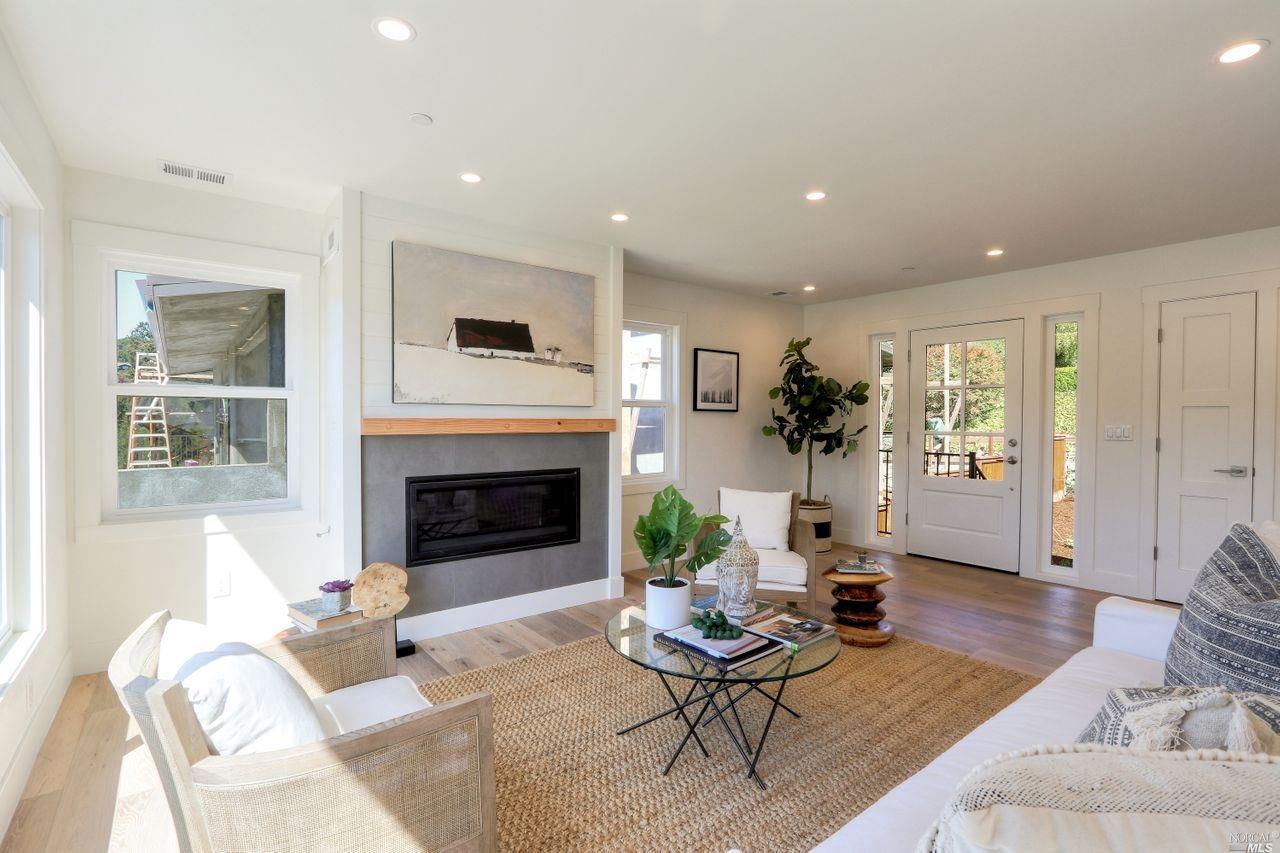 31 Alvarado Ave