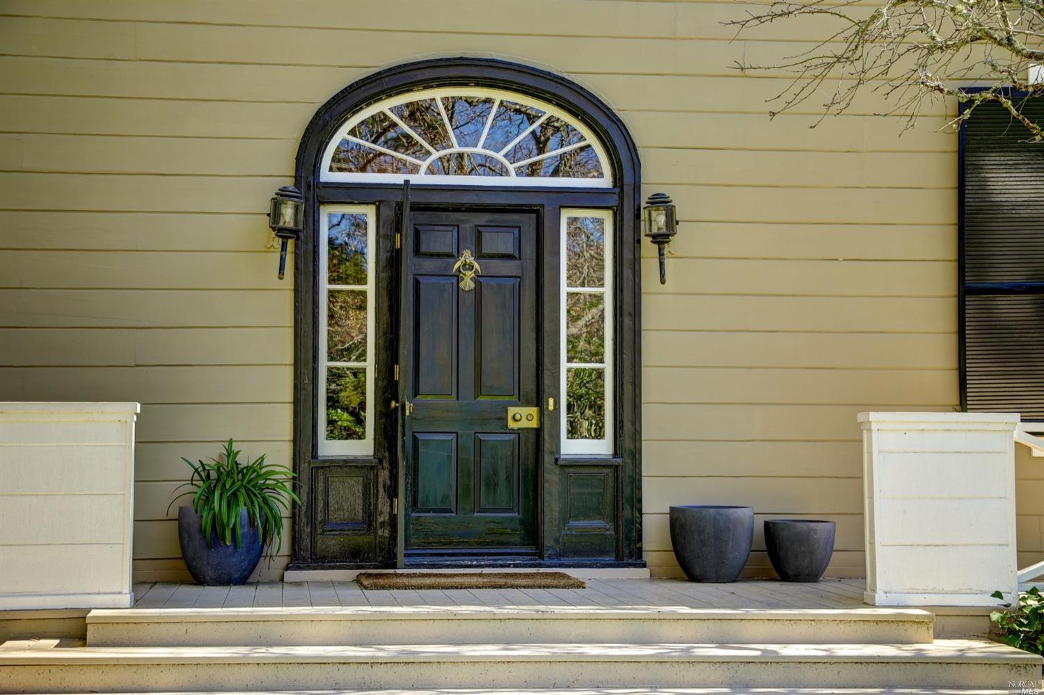 8 Laurel Way