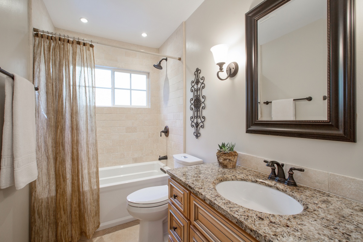 124 W Blithedale