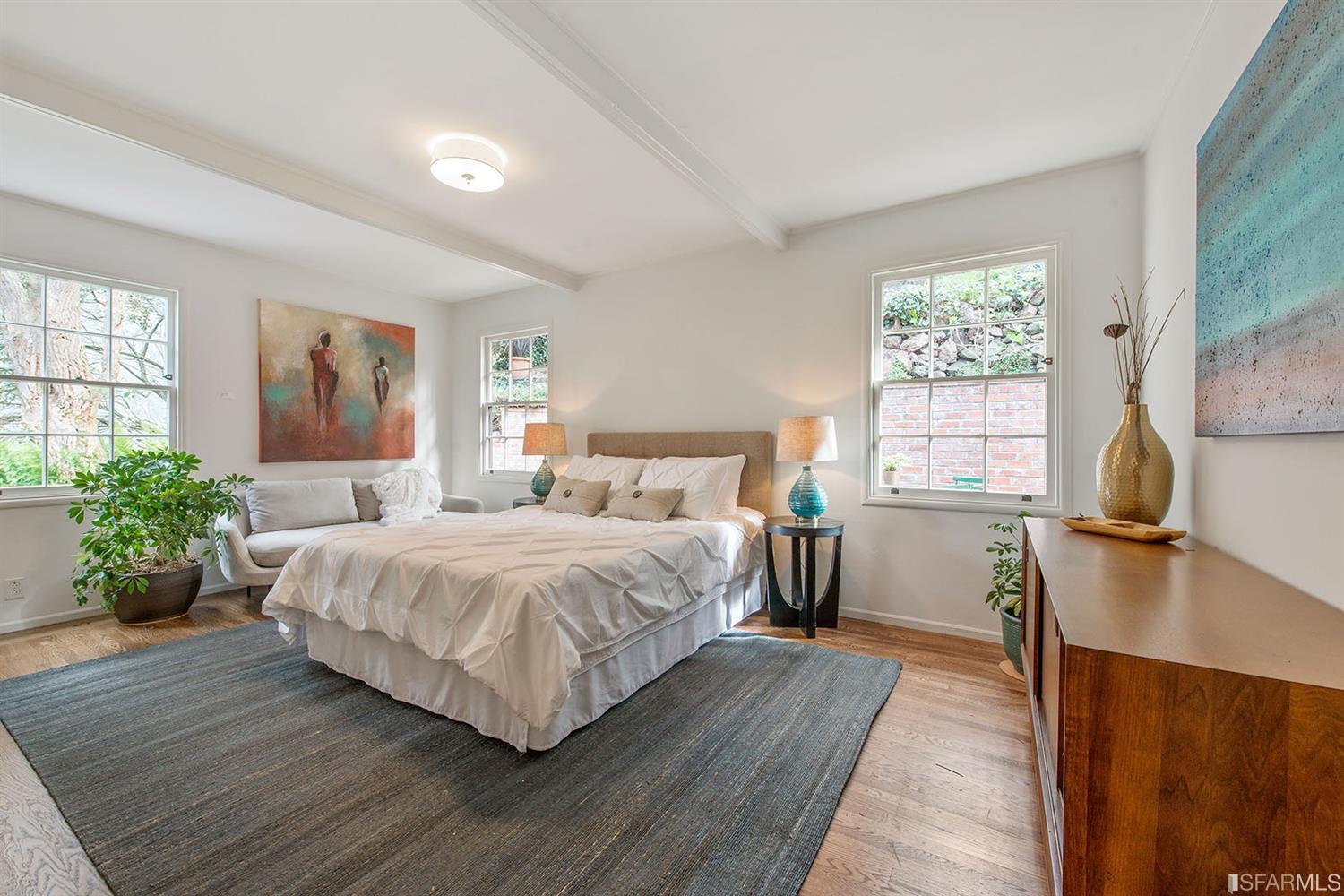 140 Edgehill Way