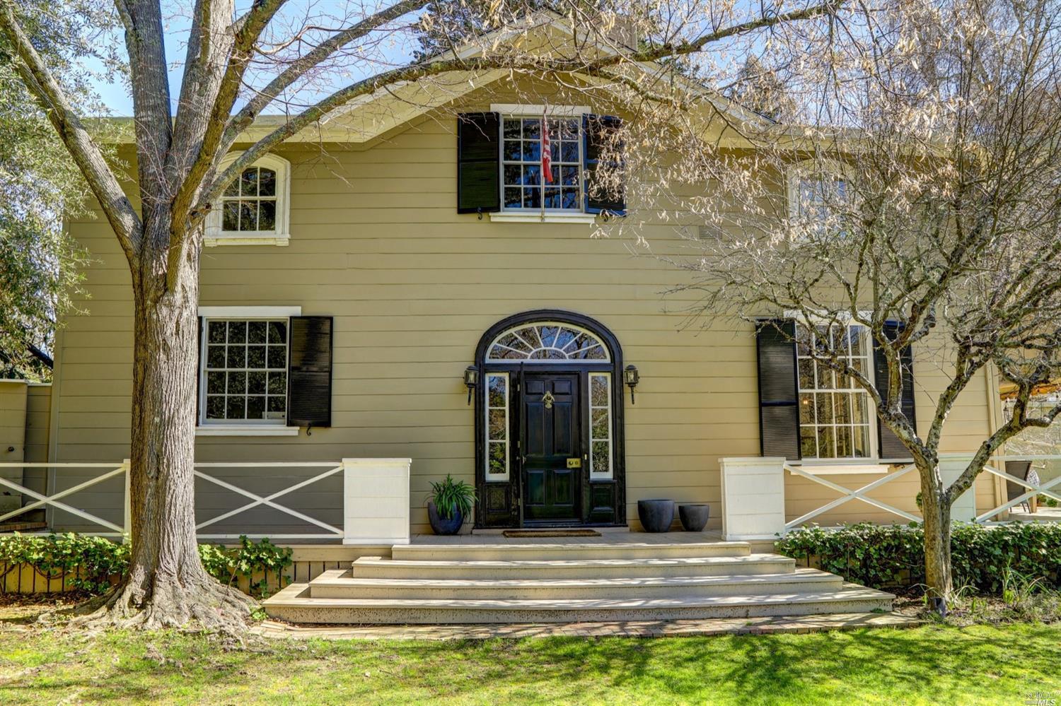 8 Laurel Way