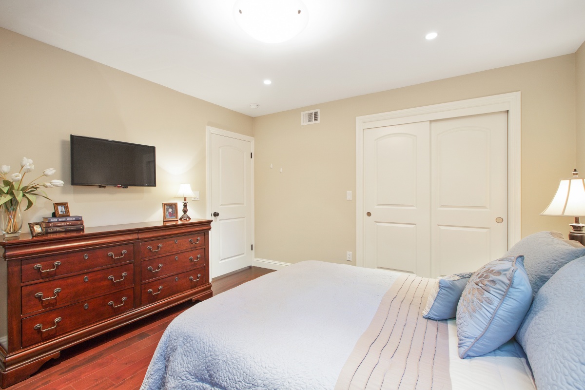 124 W Blithedale