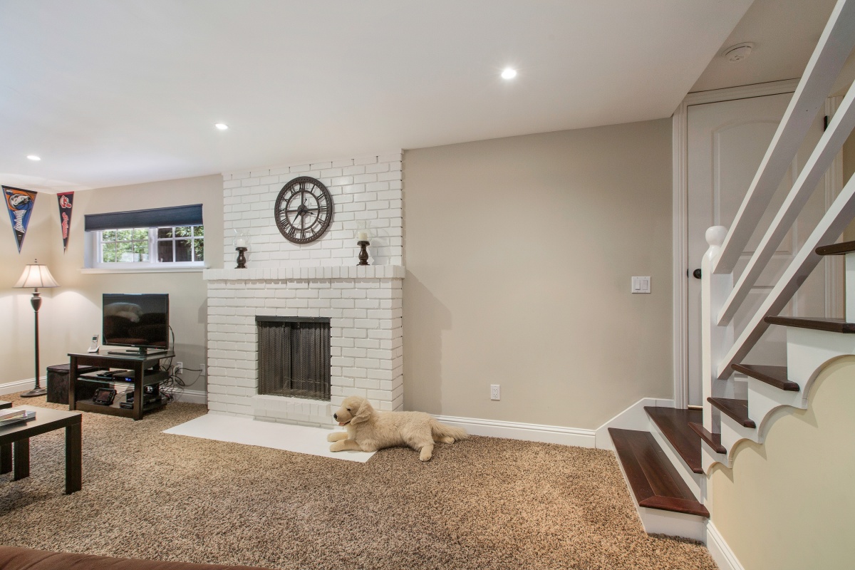 124 W Blithedale