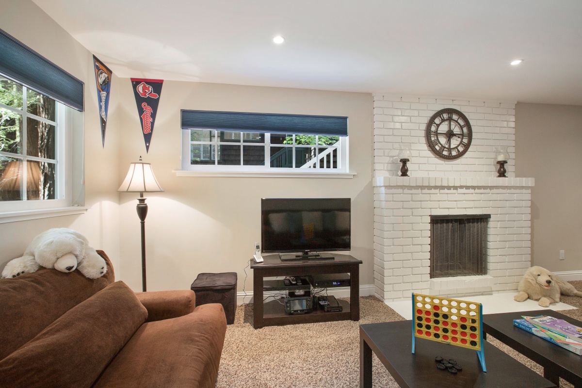 124 W Blithedale