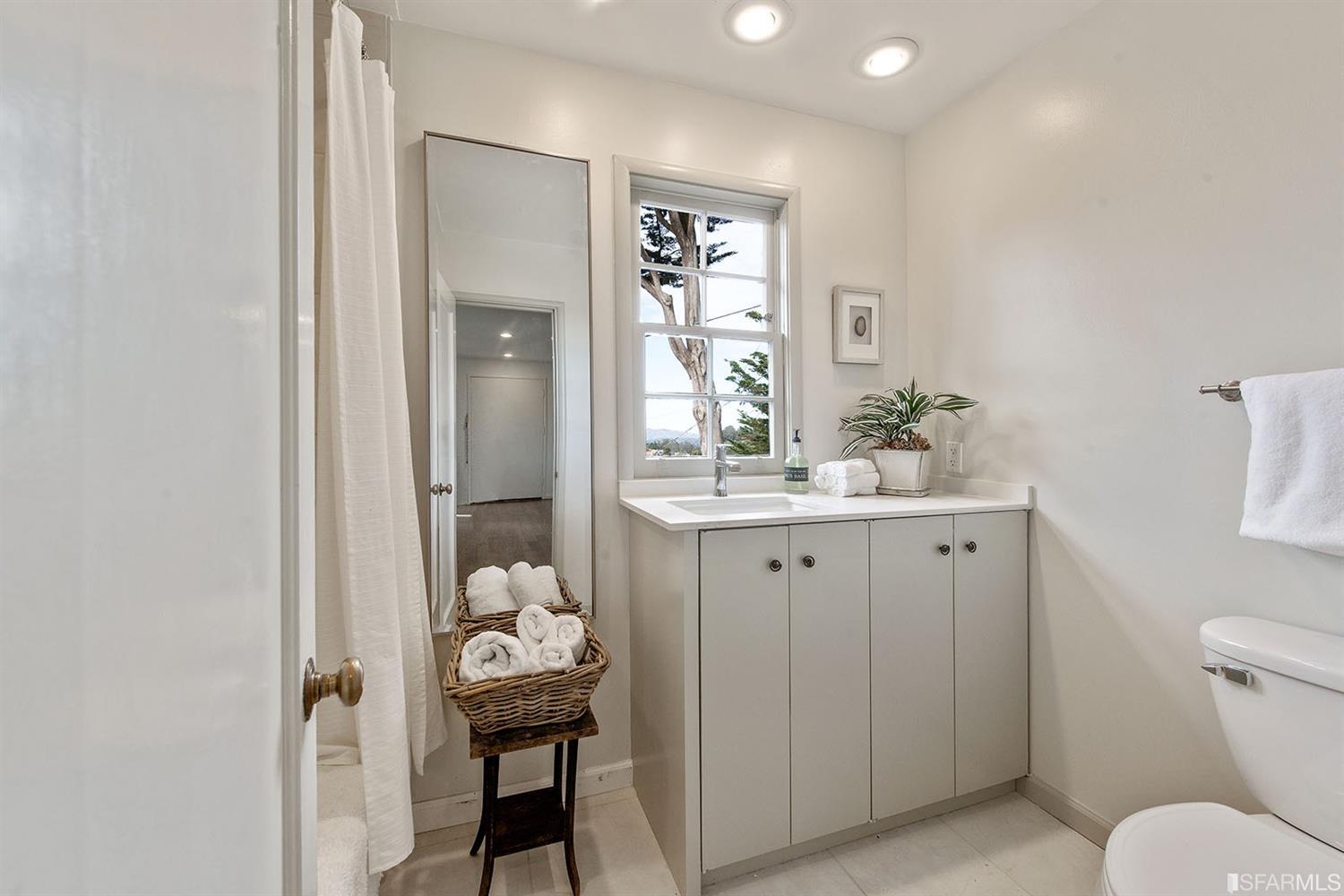 140 Edgehill Way