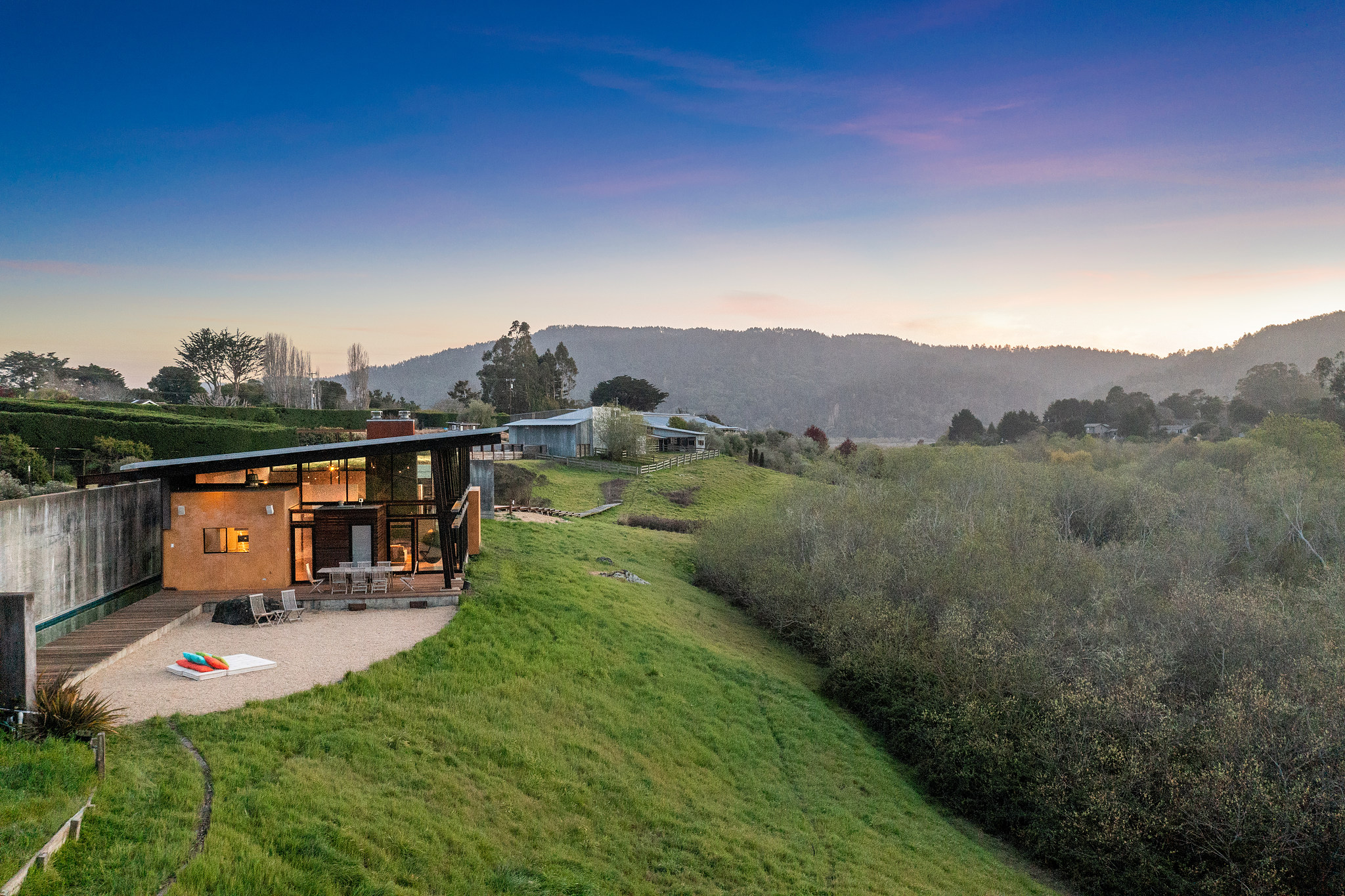 30 Knob Hill Road