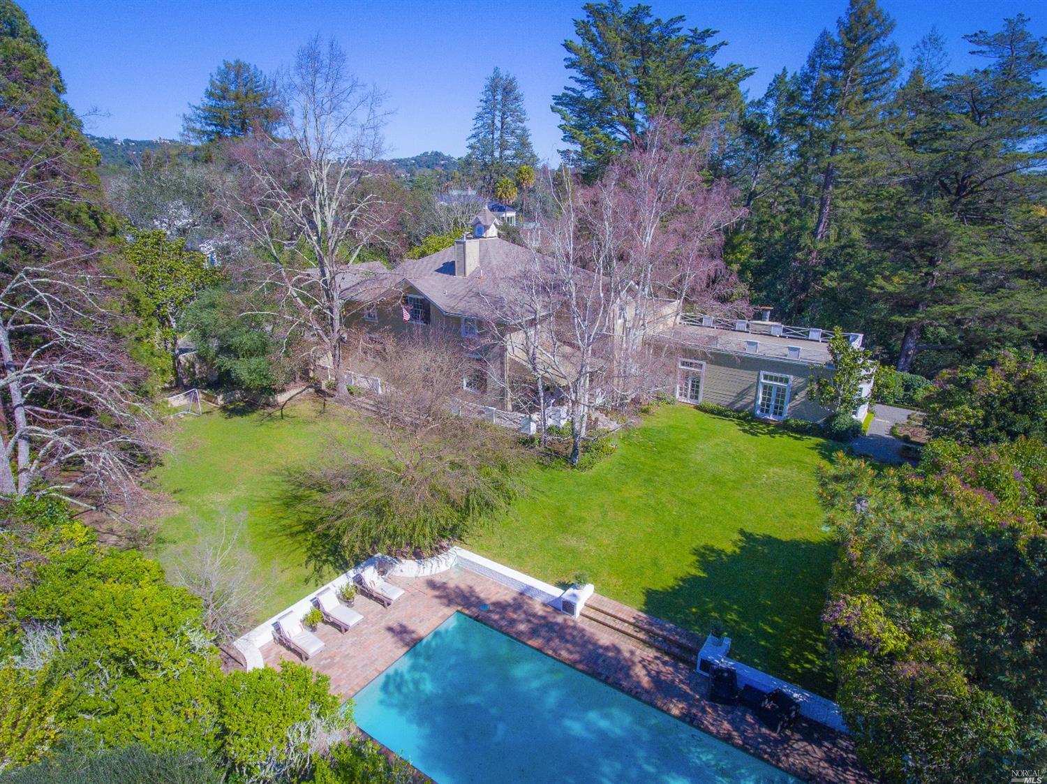 8 Laurel Way