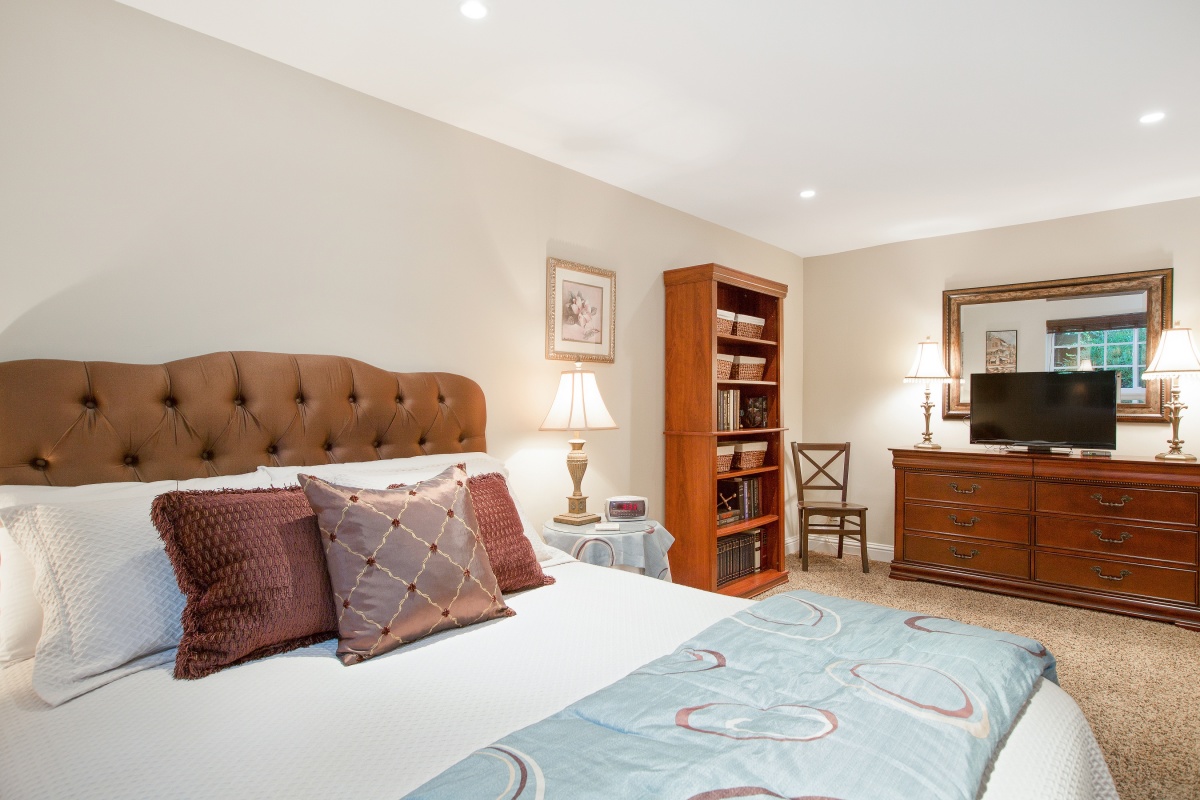 124 W Blithedale