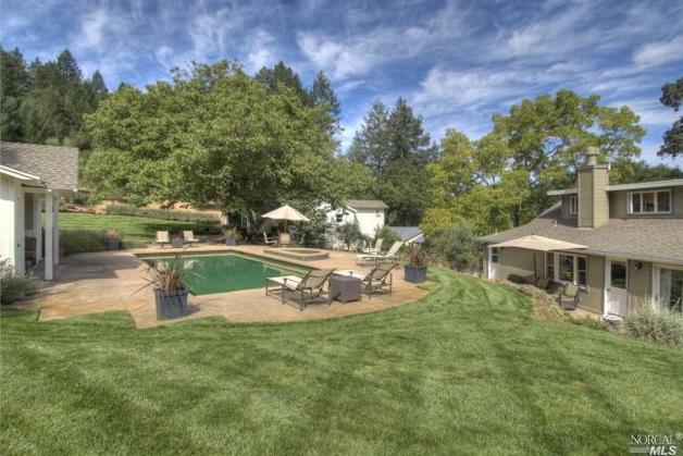 850 Meadowood Lane