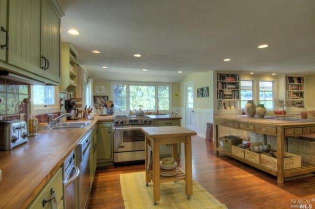 850 Meadowood Lane