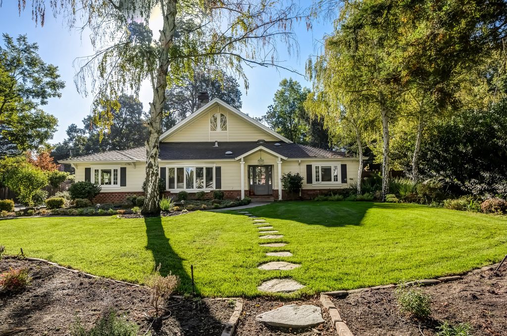 141 La Serena Ave