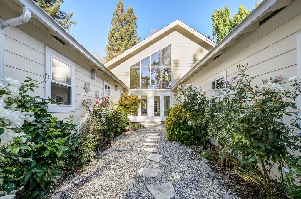 141 La Serena Ave