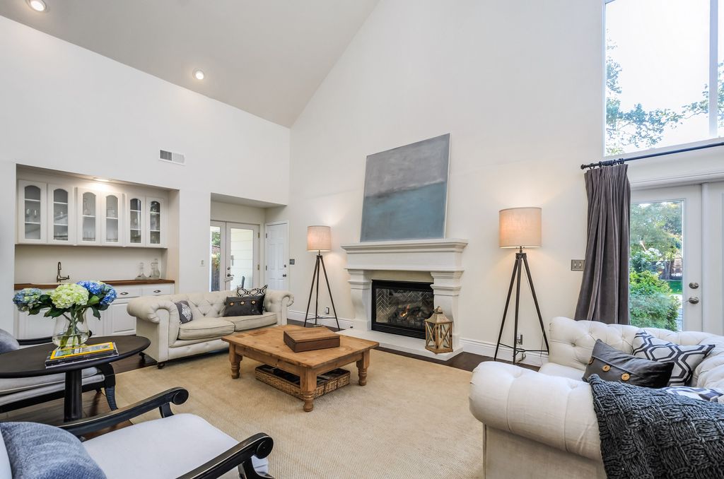141 La Serena Ave
