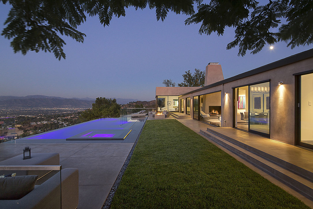 2737 Edwin Place