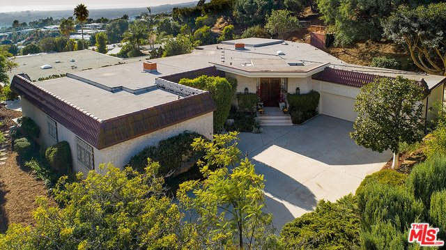 534 Chalette Drive