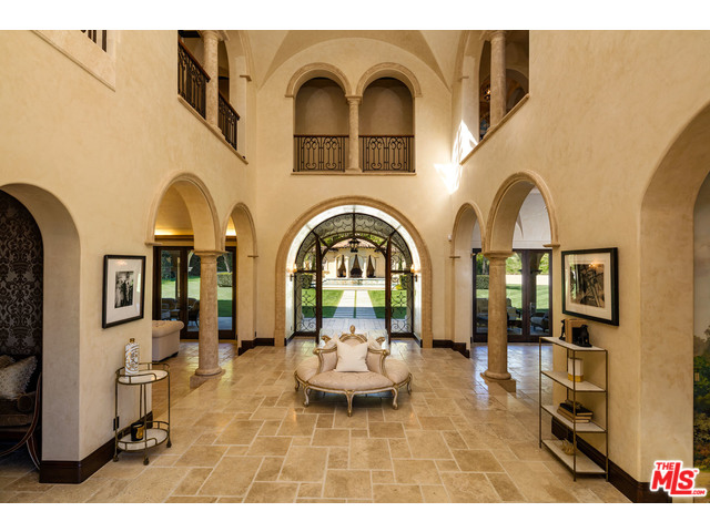 44 Beverly Park Cir