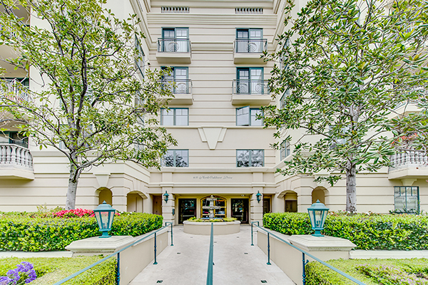 430 N  Oakhurst Dr 106