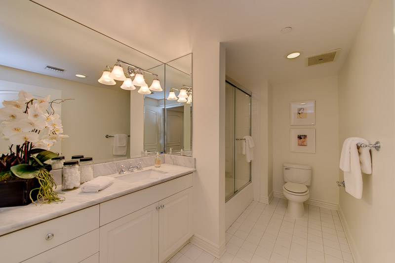 430 N  Oakhurst Dr 106