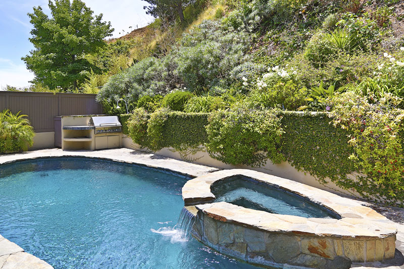 1523 N Doheny Drive