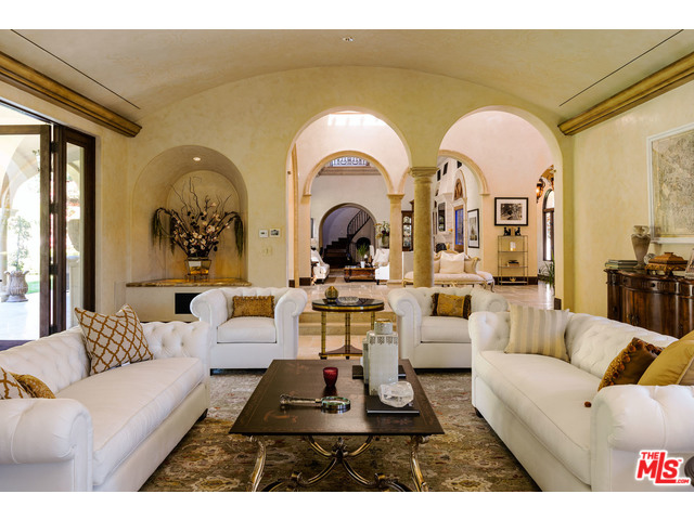 44 Beverly Park Cir