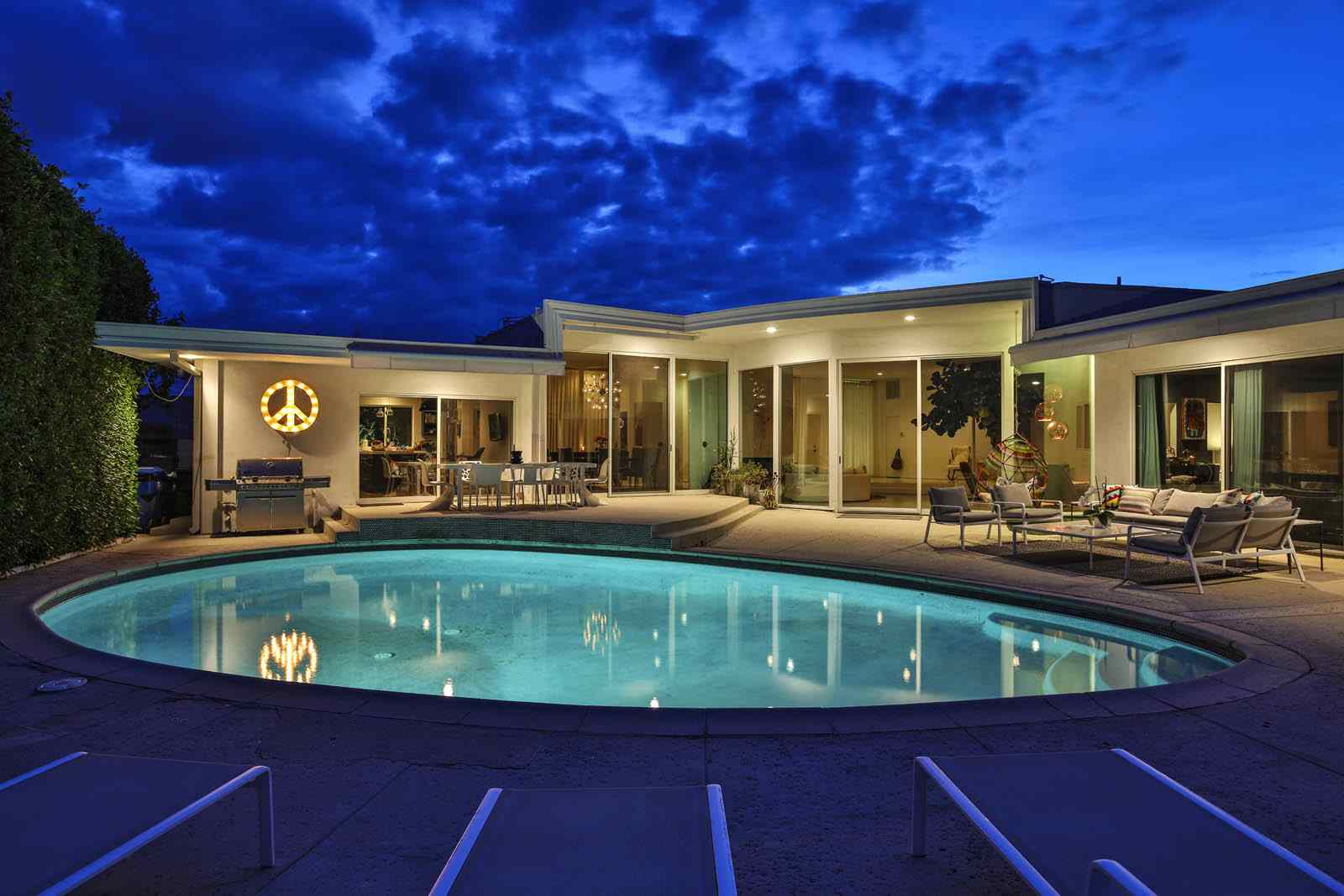 916 LINDA FLORA Dr.