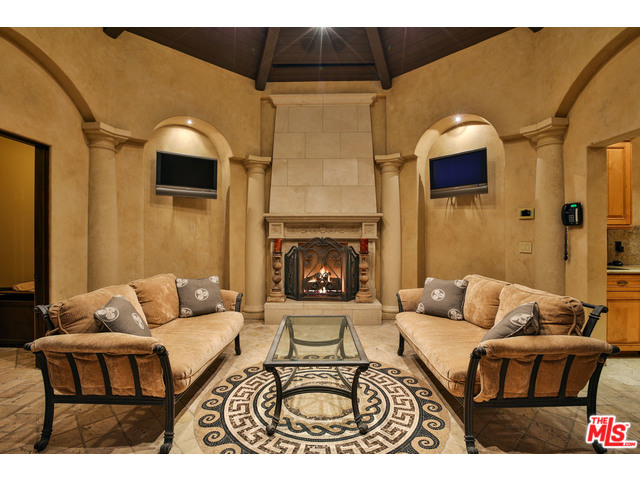 44 Beverly Park Cir