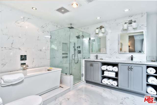 10727 Wilshire Blvd 202