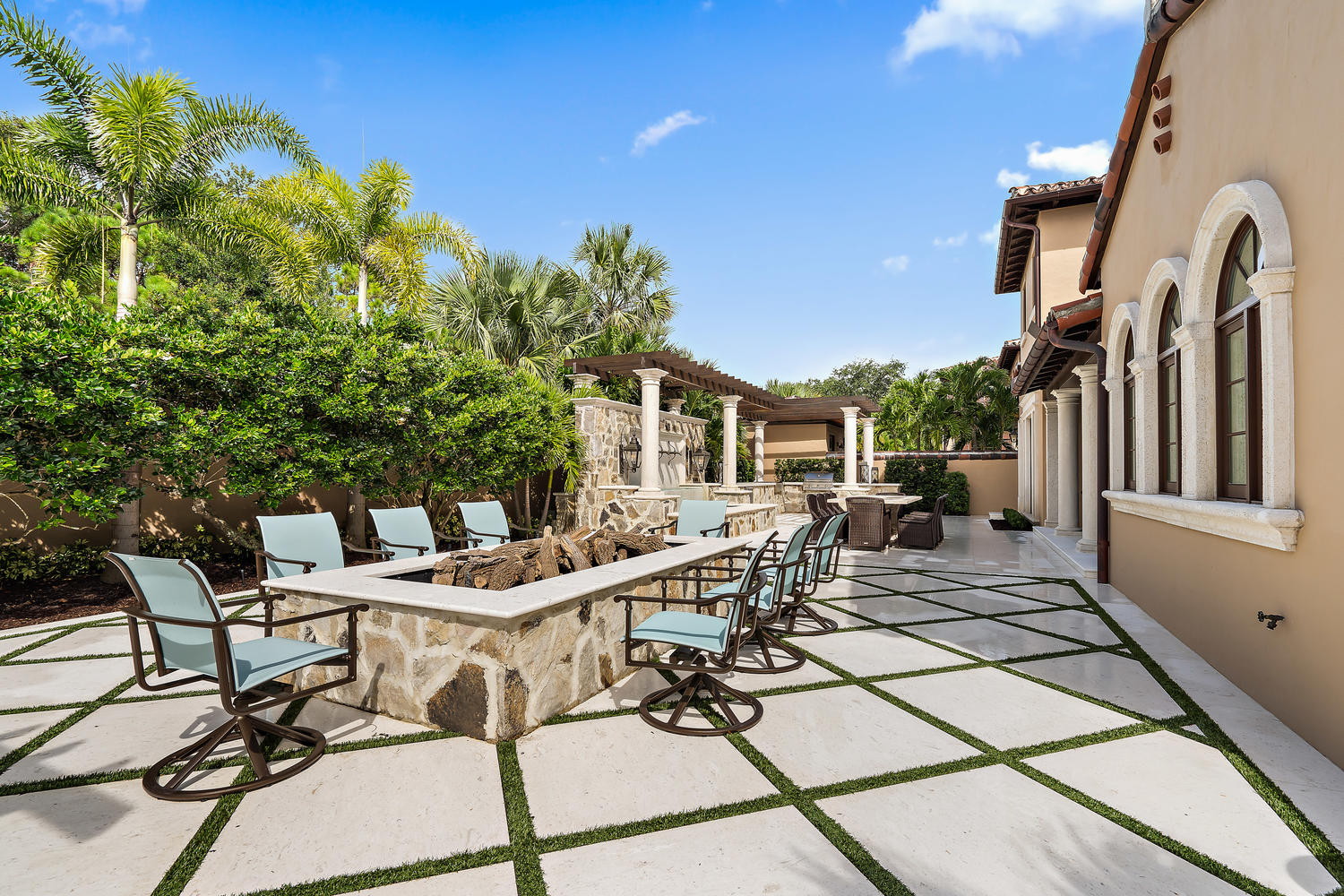 427 Via Del Orso Drive