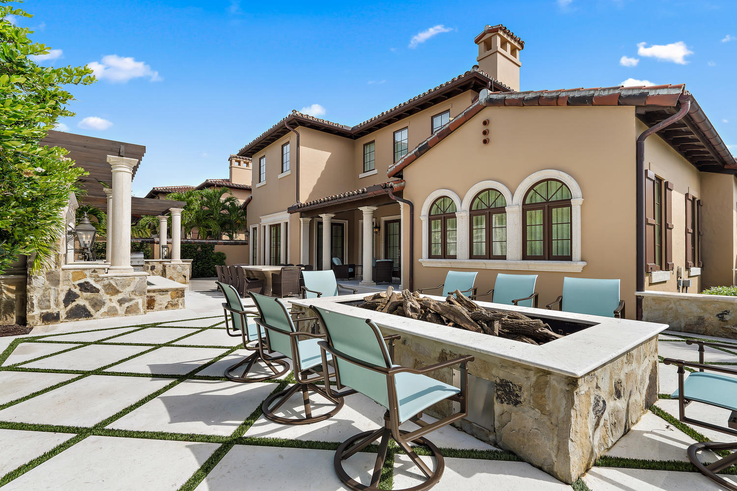 427 Via Del Orso Drive