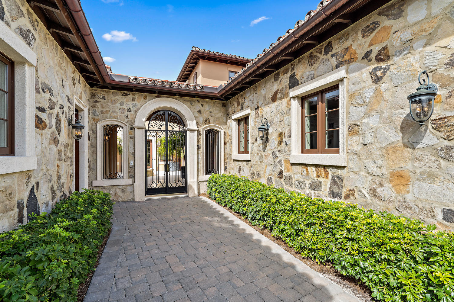 427 Via Del Orso Drive