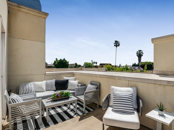 843 Westmount Drive #114