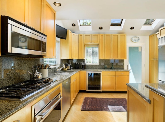 3277 Keeshen Drive