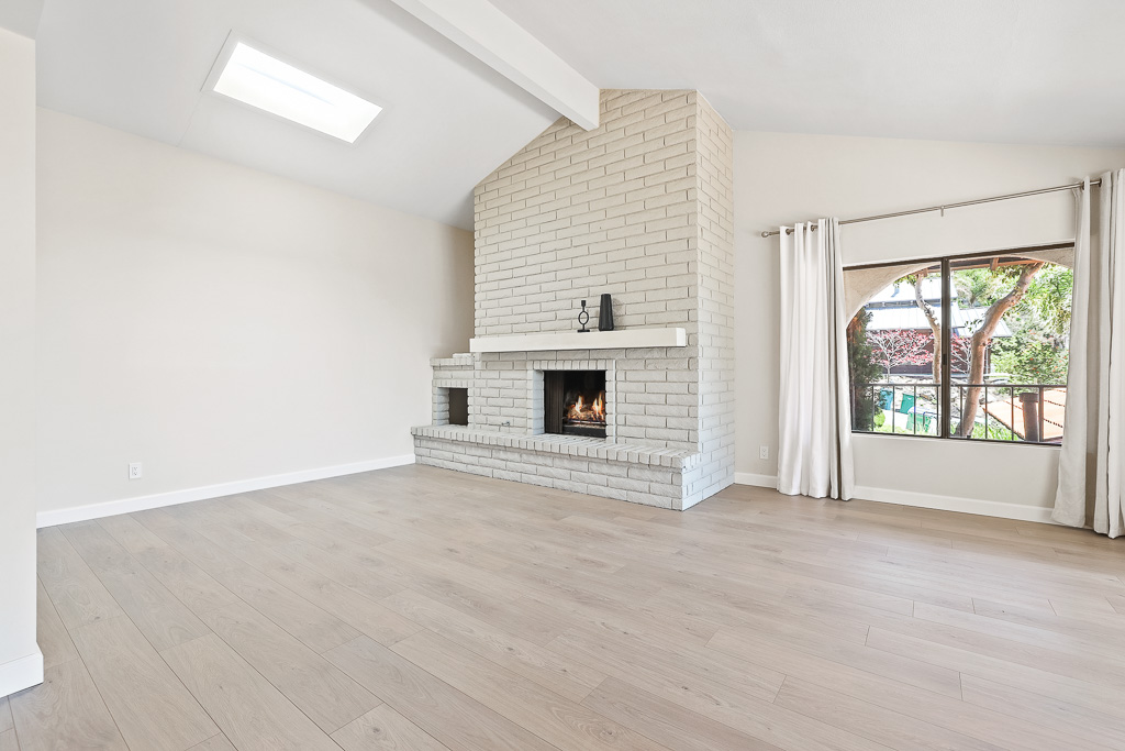 456 Nyes Place