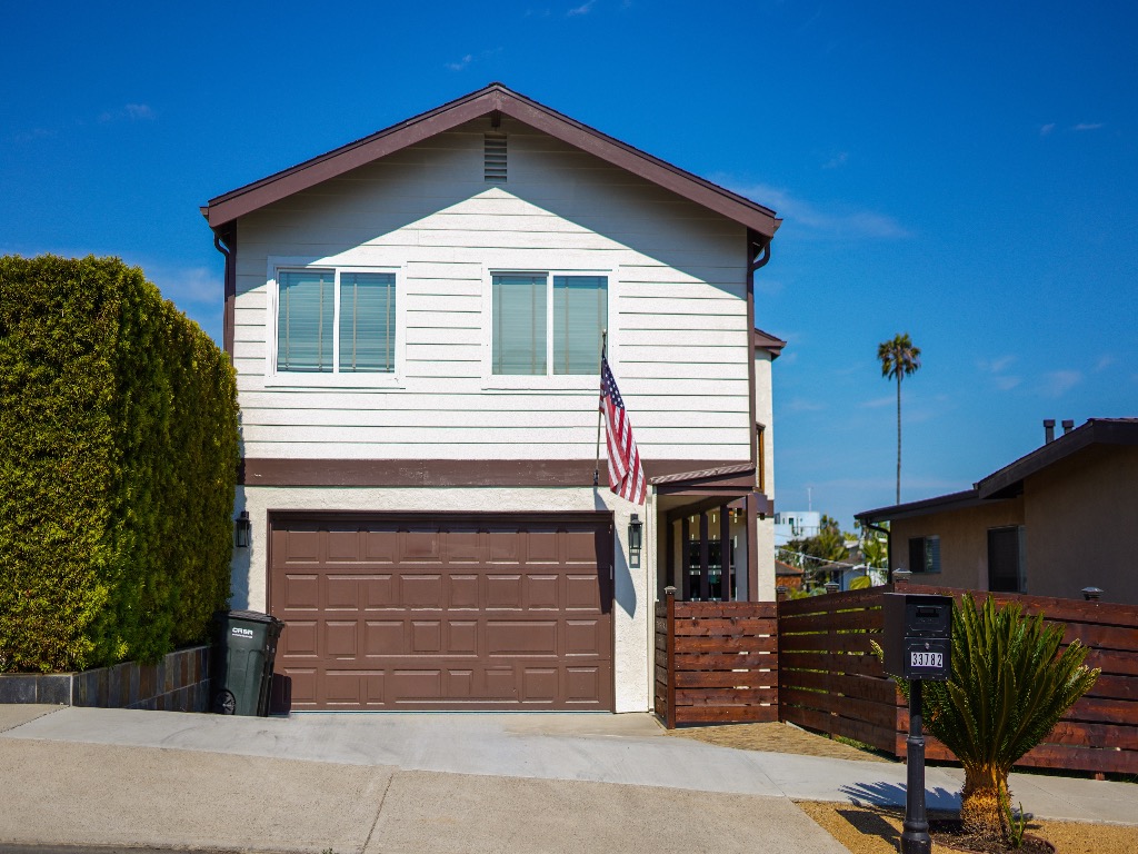 33782 Violet Lantern Street