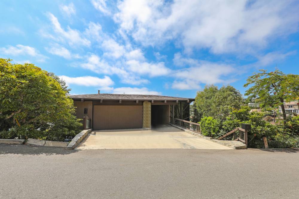 2097 Crestview