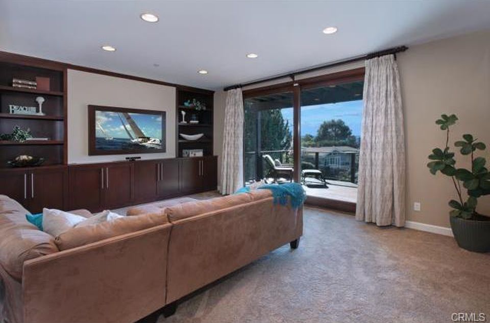 756 Bluebird Canyon Dr