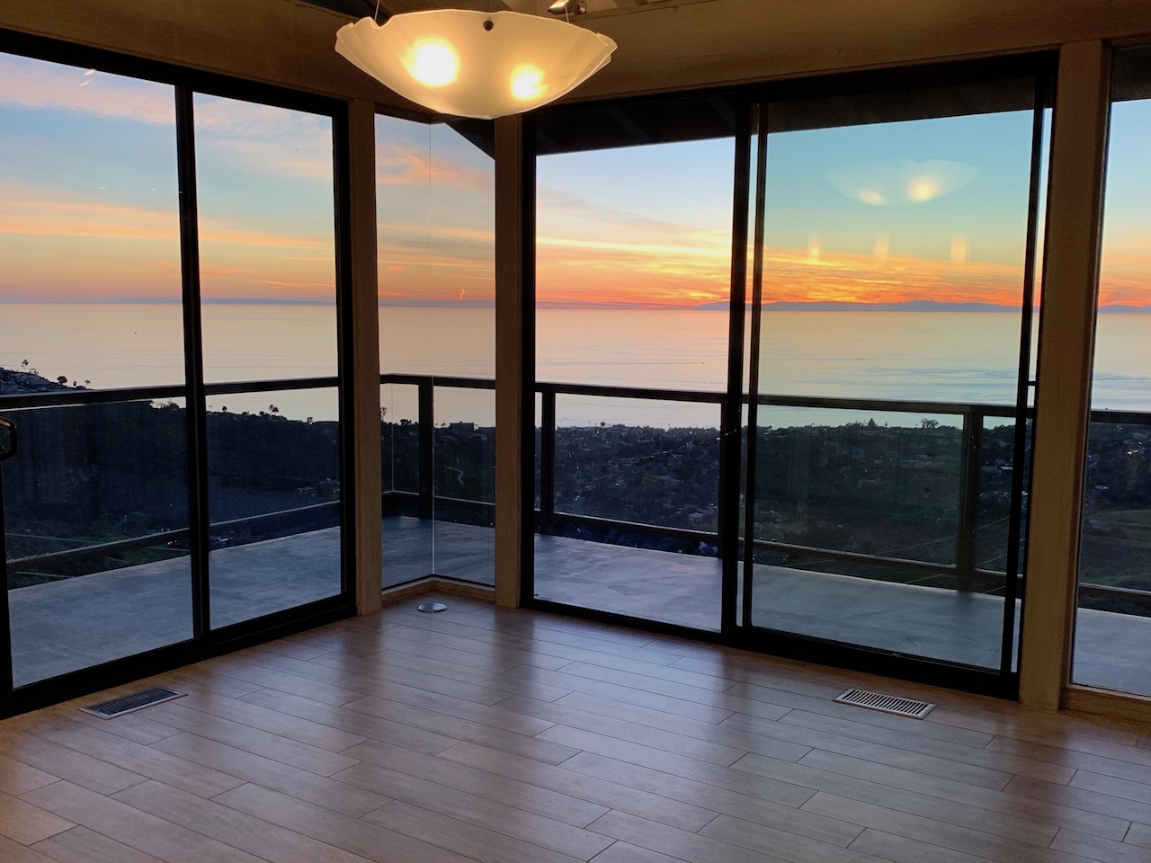 2807 Alta Laguna Blvd