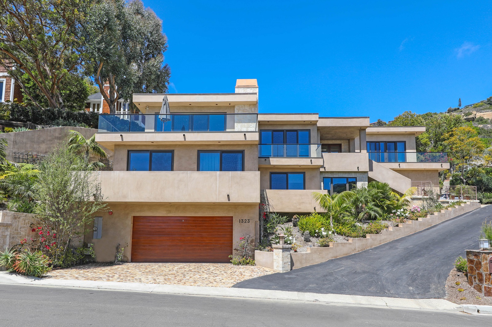 1323 Morningside Dr