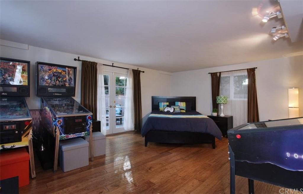 1095 La Mirada St