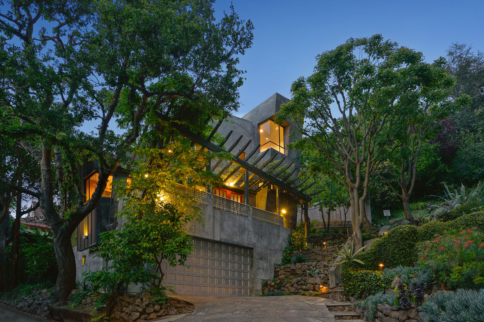 2997 Dwight Way