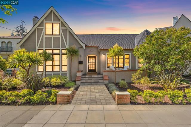 6011 Rockridge Blvd