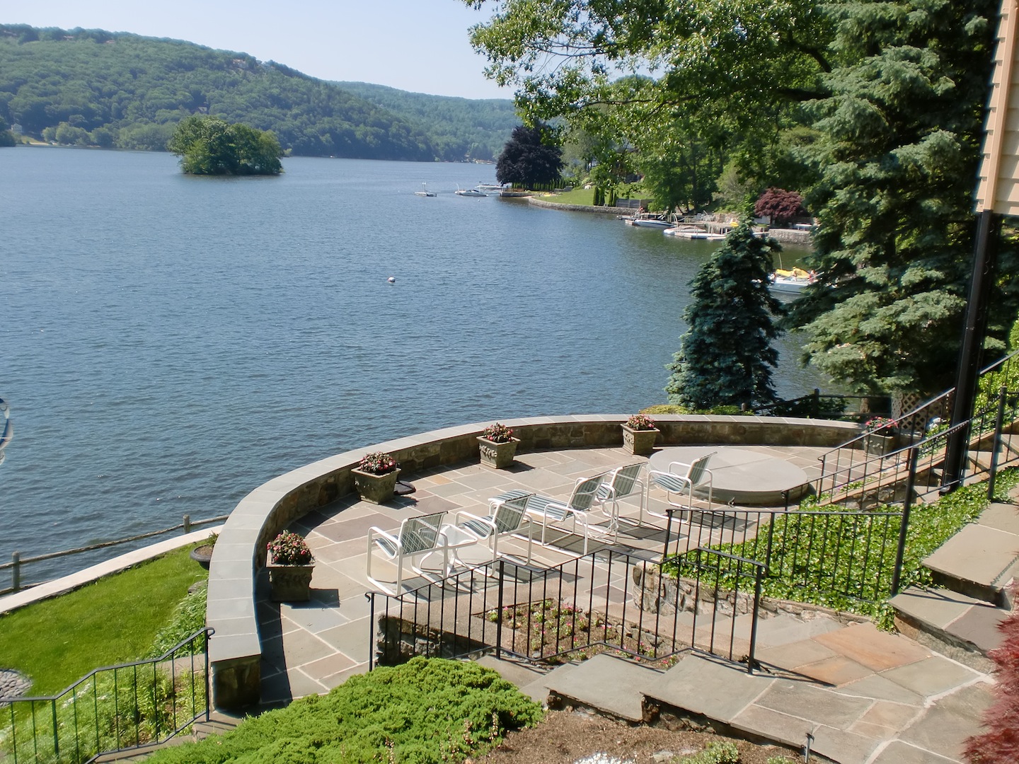 SOLD 142 Lake Drive South